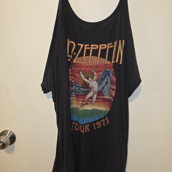 Torrid Cold Shoulder Led Zeppelin Graphic T-Shirt - Size 3 - Picture 2 of 3